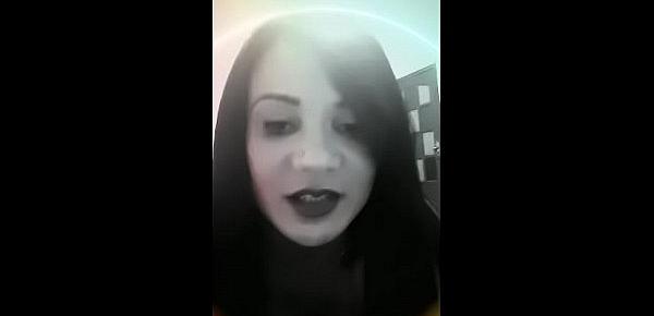  Bianca em transmissão ao vivo com seus fãs.